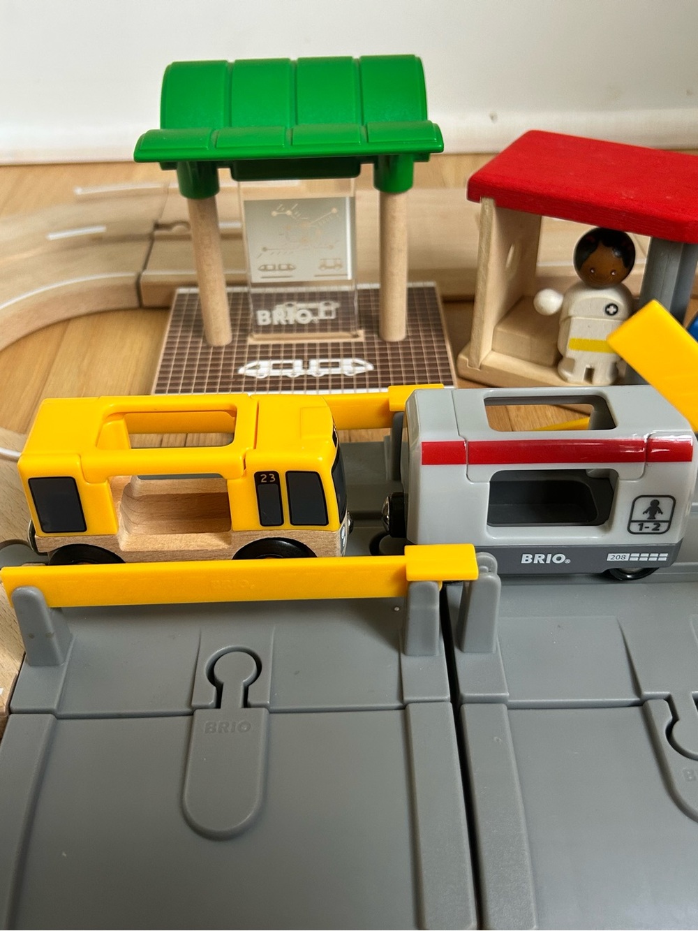 BRIO Wooden Railway Street Double Wide Bus Passenger Station Railroad Crossing - Picture 15 of 15